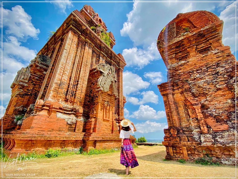 Tháp Bánh Ít (Tháp Bạc) - Bình Định - Điểm du lịch độc đáo tại Quy Nhơn