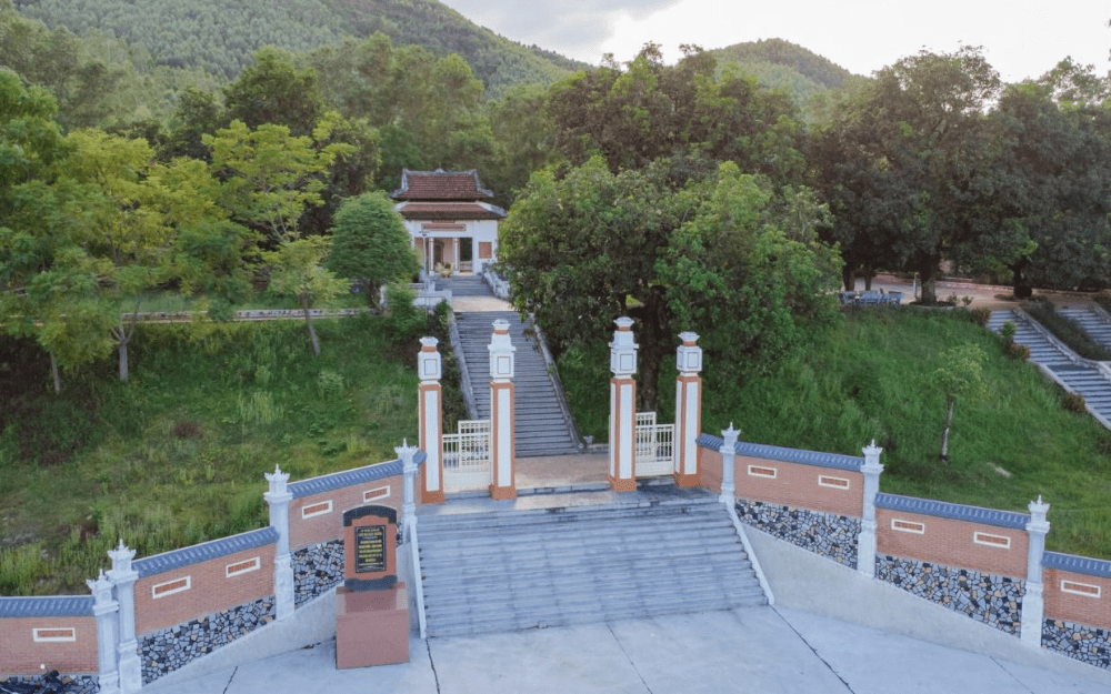 Đền thờ đại tư đồ Võ Văn Dũng