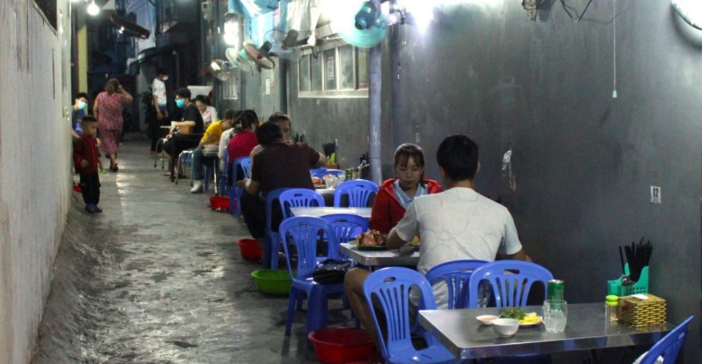 Không gian quán tuy không quá rộng nhưng rất sạch sẽ, thoải mái