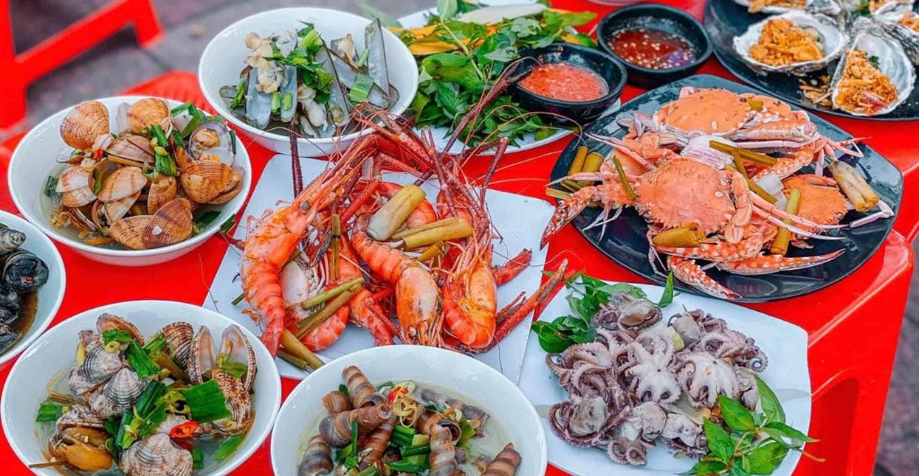 Ốc Cô Xí là quán rất đông khách địa phương, điều này chứng tỏ rằng giá cả và chất lượng tại quán luôn đạt được sự hài lòng