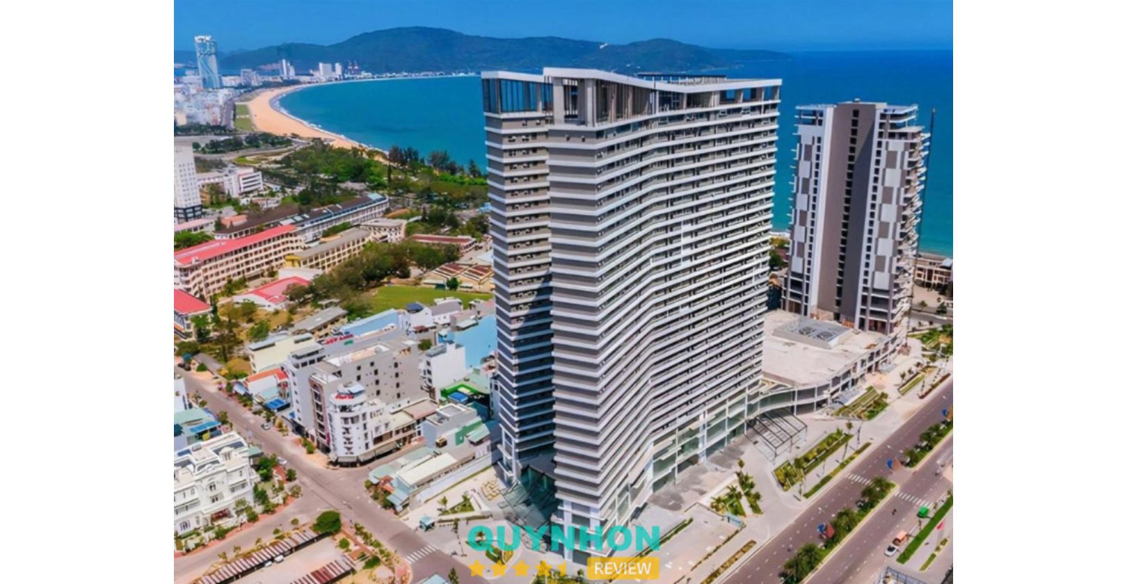 FLC Sea Tower Quy Nhơn là một trong những căn hộ du lịch view biển có vị trí cực kỳ thuận tiện, chỉ cách biển vài bước chân